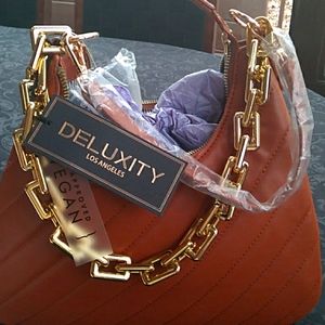 DELUXITY LOS ANGELES TAN BAG WITH  DETACHABLE STRAP NWT